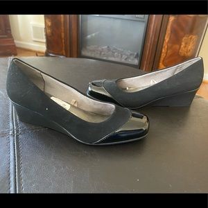 Black wedge shoe